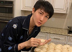 "Chàng trai mặt rắn" để lộ thân hình gầy gò đáng báo động, gương mặt vẫn mỗi ảnh một khác