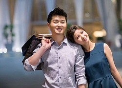 Đi mua đồ với bạn gái mà tôi toát mồ hôi hột, lúc tôi rút ví ra thanh toán thì cô ấy bật cười và nói một câu khiến tôi đờ người