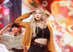 Diện croptop giấu chiều cao, khoe eo con kiến như Chung Ha