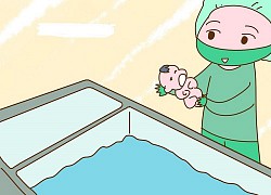 Em bé sinh ra với lớp mỡ phủ kín, người mẹ lo lắng còn bác sĩ nói rằng điều này thật may mắn
