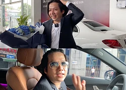Khoa Pug đóng vest, tóc tai vuốt vuốt đúng chuẩn chủ tịch chán giả nghèo đi nhận xe 2 tỷ
