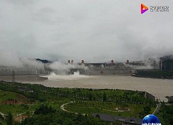 Nước cuồn cuộn đổ về, đập Tam Hiệp xả lũ đợt hai