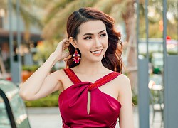 Phan Thị Mơ diện mốt hở vai