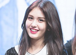 "Bông hồng lai" Jeon Somi: Bố là tài tử "Hậu Duệ Mặt Trời" lại được BLACKPINK cưng, 19 tuổi đã có thẻ đen cho giới siêu giàu