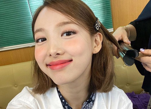 Hóa ra idol Hàn cực kết đồ skincare bình dân: Nayeon, Chaeyoung đều dùng dầu tẩy trang, sữa rửa mặt dưới 200k