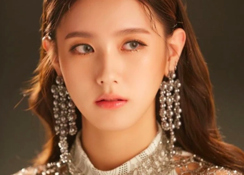 Netizen đồn lý do thực sự khiến Miyeon (G)I-DLE không thể debut cùng BLACKPINK: Một nhóm không thể tồn tại đến 2 nữ hoàng nhan sắc?