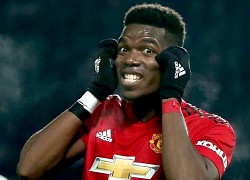 Pogba lấy tay che mặt khiến MU nhận phạt đền