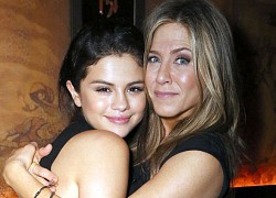 Selena Gomez và Jennifer Aniston thân thiết vì cùng có tình yêu đổ vỡ