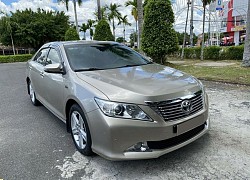 Toyota Camry 2.5Q rớt giá gần 50% sau 7 năm sử dụng