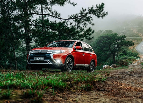 Trải nghiệm xe Mitsubishi Outlander phiên bản nâng cấp, quá đủ cho gia đình Việt