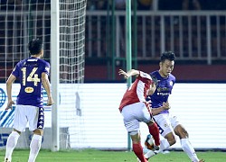 Vì sao trọng tài không thổi penalty cho Công Phượng và đồng đội?