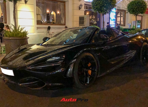 Cận cảnh McLaren 720S Spider màu đen bóng độc nhất Việt Nam