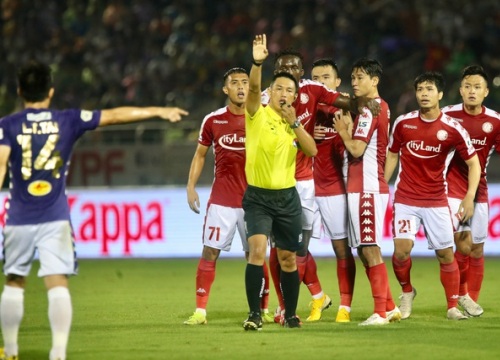 HLV Chung Hae Seong: "Trọng tài phải xấu hổ với khán giả mua vé vào sân"