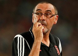 HLV Sarri bông đùa học trò sau khi vô địch Serie A