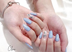 Mẫu nail gắn sticker bươm bướm đang hot rần rần khắp chốn, xinh muốn xỉu nhìn là muốn "triển" ngay