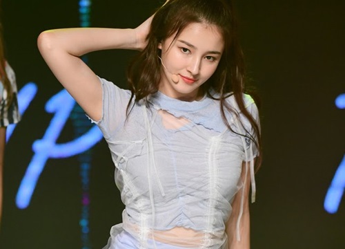 Nancy (MOMOLAND) lại bị chê tan nát vì lộ bụng bia, netizen liền bóc phốt loạt ảnh giảm cân trước đó chỉ là photoshop?