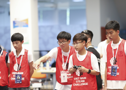 Quán quân cuộc thi robotics Vietnam STEAM Challenge 2020