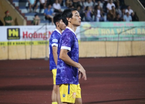 Phùng Văn Nhiên 38 tuổi tái xuất V.League: Vì sao gọi là "Người không phổi"?