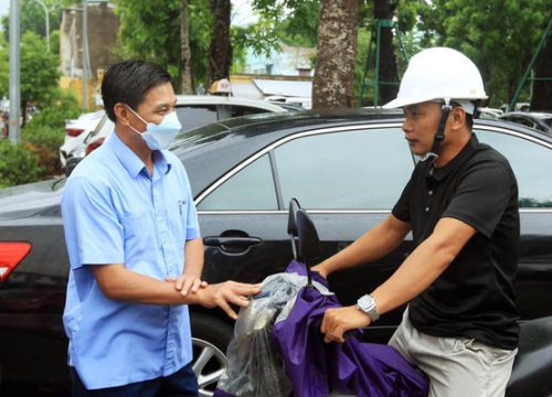 Chủ tịch Hải Phòng xuống đường nhắc người dân đeo khẩu trang