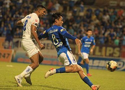 Fan ngoảnh mặt ở V-League: Ai phản bội tình yêu?