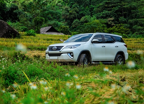 Toyota VN khuyến mãi lớn với xe Fortuner 2.4 AT 4x2 (FK), Fortuner 2.4 MT 4x2 (FG)