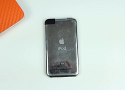 Lộ ảnh iPod Touch đời đầu với mặt lưng đen bóng, đẹp không kém cạnh iPhone 7 Jet Black