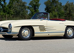 Xe cổ Mercedes-Benz 300 SL Roadster đời 1961 rao bán gần một triệu USD