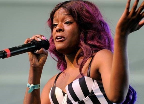 Rapper Azealia Banks quyết định cạo đầu vì sợ nếu nhiễm COVID-19 sẽ không tiện chăm sóc tóc