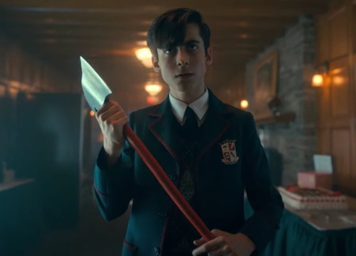 The Umbrella Academy 2 xoáy sâu nạn phân biệt chủng tộc và LGBT, đã thế còn lầy lội hơn hẳn phần đầu!