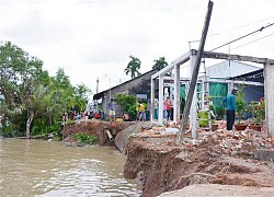 Sóc Trăng: Sạt lở bờ sông trong đêm tối, nhiều hộ dân phải sơ tán