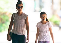 Suri Cruise thêm gần gũi mẹ trong mùa dịch