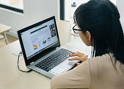 Vừa nghỉ hè, trẻ phải học online vì dịch Covid-19