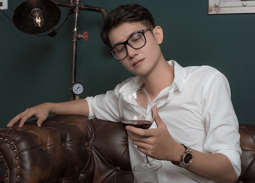 Mặc gia đình cấm cản, hotboy 1m90 quyết tâm theo nghiệp streamer ở tuổi 26