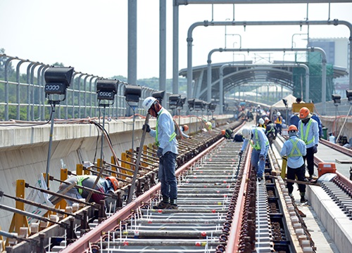 Thi công hạng mục kết nối các nhà ga trên cao tuyến Metro Bến Thành - Suối Tiên