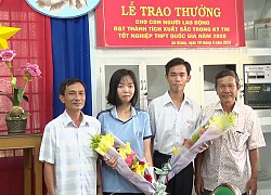 Trao thưởng cho thí sinh đạt điểm 10 môn Ngữ văn kỳ thi tốt nghiệp THPT năm 2020