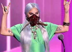 Lady Gaga đeo khẩu trang lạ lên nhận giải VMAs 2020