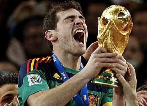 10 khoảng khắc đáng nhớ trong sự nghiệp của Iker Casillas