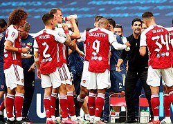 Arsenal chính thức &#8220;toang&#8221; vì Covid-19: Đuổi 55 người dù &#8220;nuôi báo cô&#8221; Ozil