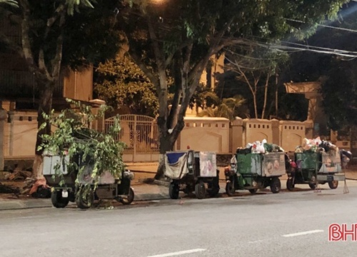 Người dân "chịu không nổi" với điểm tập kết rác trên đường trung tâm ở TP Hà Tĩnh