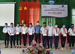 Him Lam Land tiếp sức học sinh nghèo vượt khó ở Long An