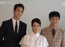 Kim Soo Hyun đắm đuối nhìn Seo Ye Ji ở hậu trường Điên Thì Có Sao, anh nhà có tình ý đúng không?