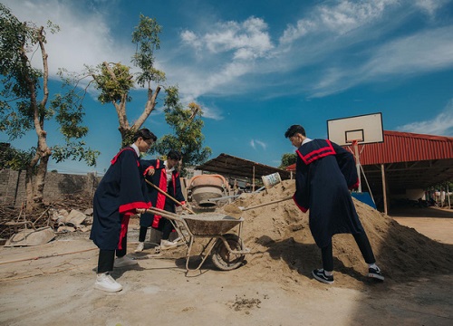 Kỳ thi tốt nghiệp THPT cận kề, xem ảnh kỷ yếu hướng nghiệp của học sinh mà mọi người cười lăn lộn