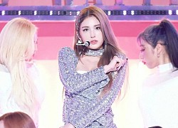 Màn "đụng hàng" váy lấp lánh của Jeon Somi và Dahyun (TWICE), ai được khen nhiều hơn?