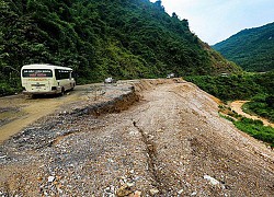 Mưa lớn kéo dài gây sạt lở đất, vùi lấp ruộng vườn ở Hòa Bình