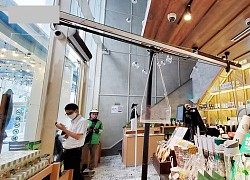 Xuất hiện &#8220;vật lạ&#8221; ở quán cafe Hà Nội mùa Covid-19, khi biết cách dùng thì ai cũng gật gù