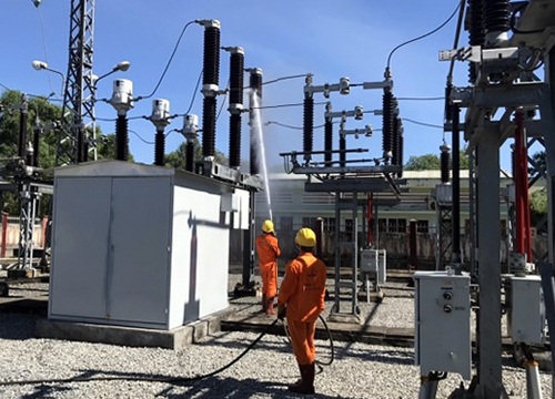 Tăng cường kiểm tra thiết bị trên lưới điện 110kV trong mùa nắng nóng