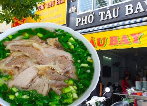 Đến phở Tàu Bay, làm "tô xe lửa"