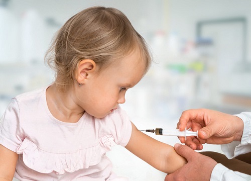 Tiêm phòng cho trẻ trong mùa dịch: Vaccine nào có thể trì hoãn và vaccine nào cần tiêm đúng lịch?