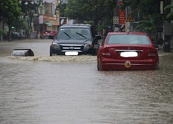 Cách lái ô tô &#8216;thoát hiểm&#8217; vượt qua đường ngập nước