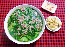 Canh cua đồng nấu với rau cải, đơn giản nhưng dễ làm